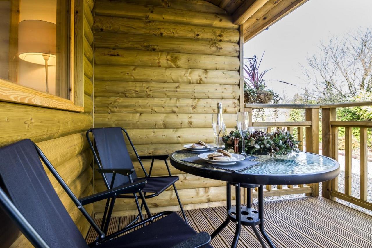 Fern Lodge - 2 Bedroom Log Cabin - Saint Florence - Tenby מראה חיצוני תמונה