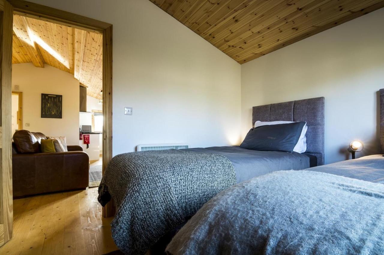 Fern Lodge - 2 Bedroom Log Cabin - Saint Florence - Tenby מראה חיצוני תמונה