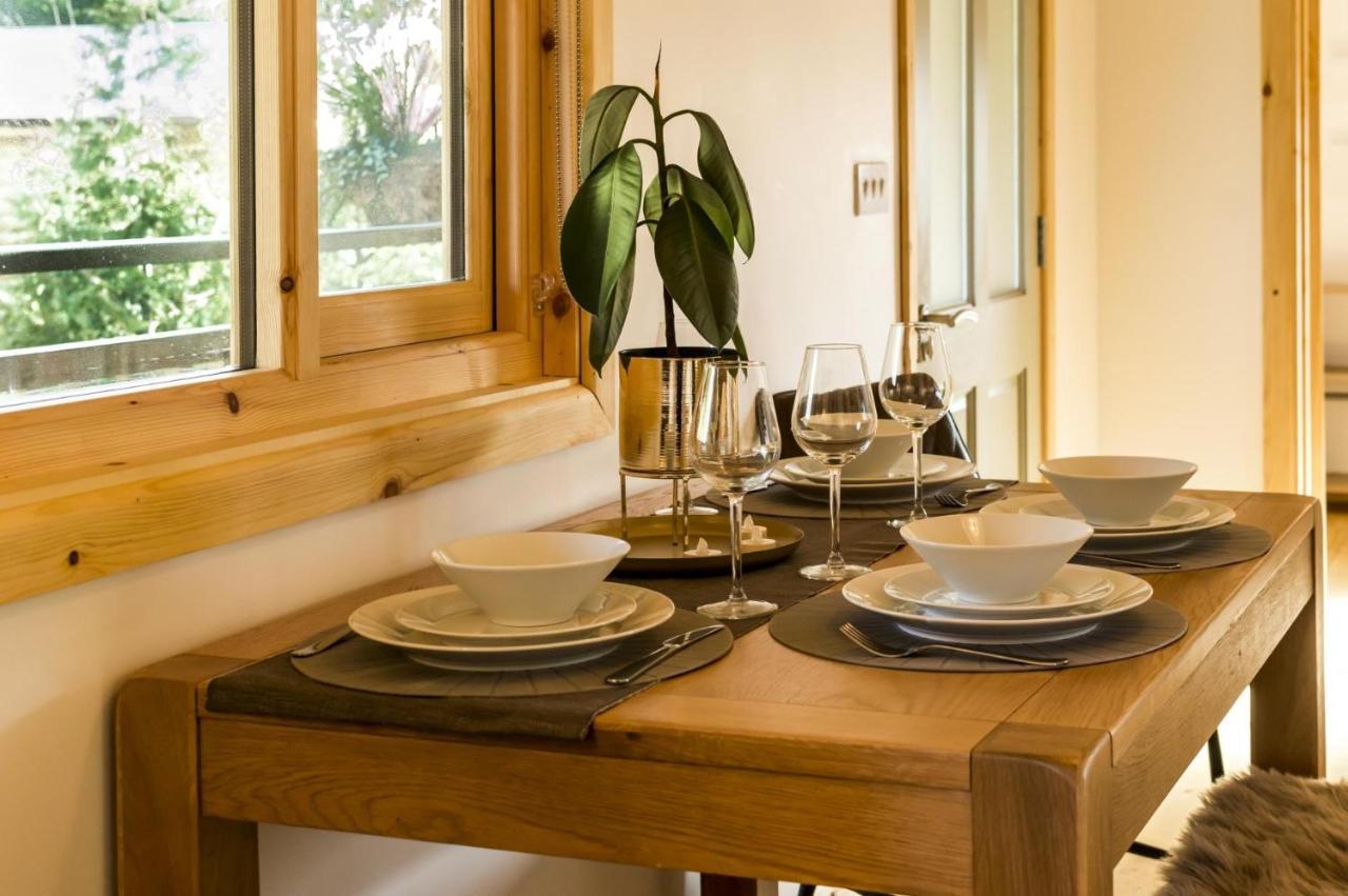 Fern Lodge - 2 Bedroom Log Cabin - Saint Florence - Tenby מראה חיצוני תמונה