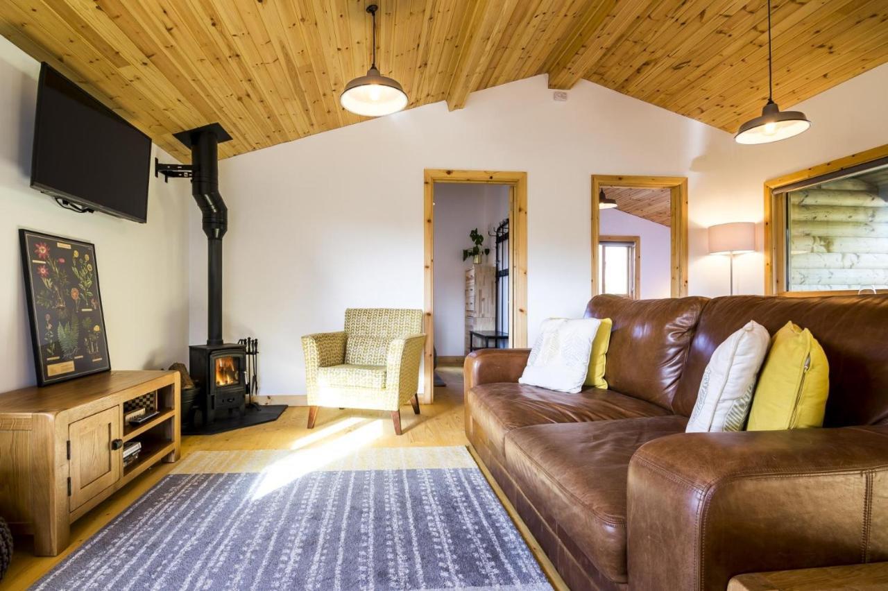 Fern Lodge - 2 Bedroom Log Cabin - Saint Florence - Tenby מראה חיצוני תמונה